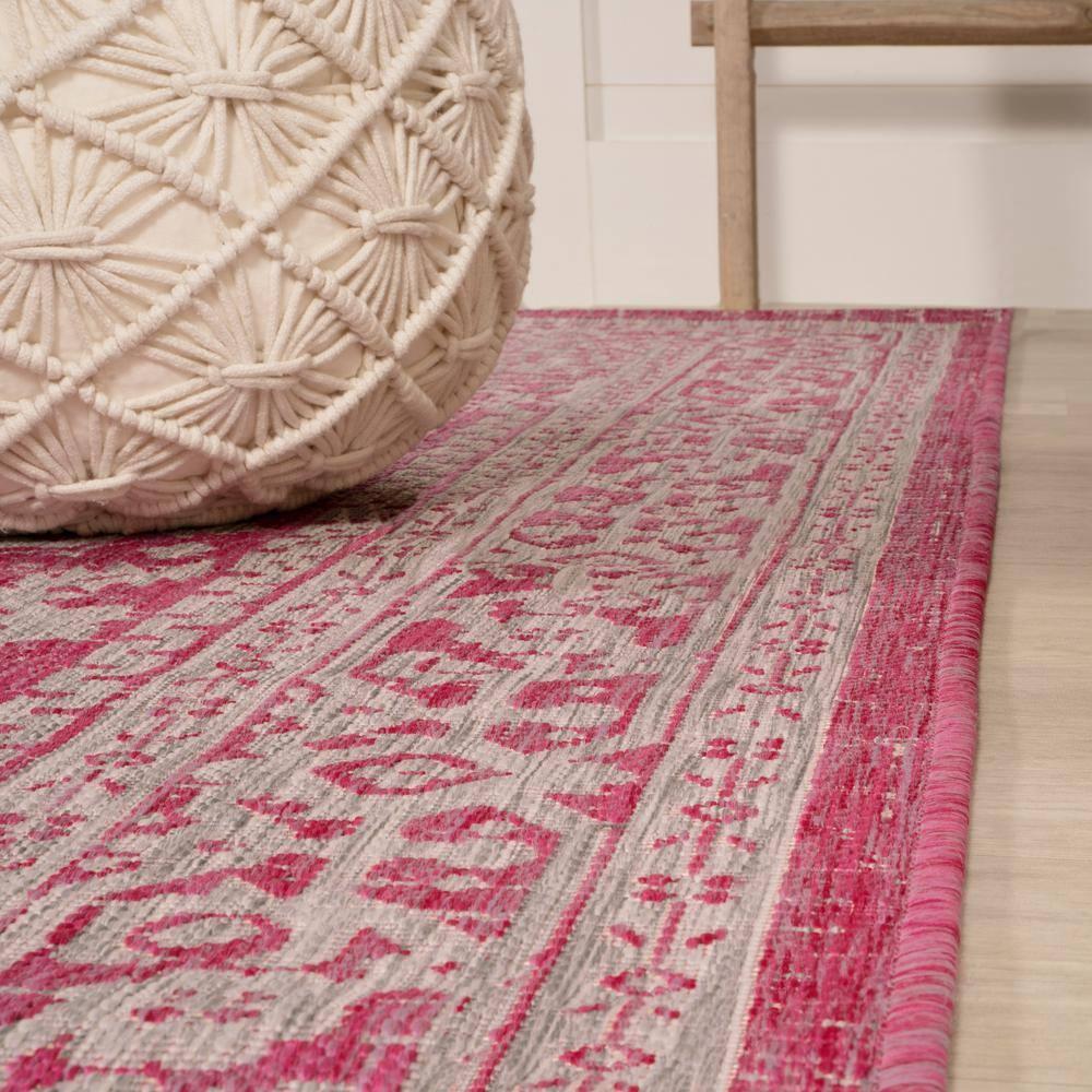 5' Round Sinjuri Medallion Textured Weave Indoor/Outdoor Area Rug, Fuchsia/Light Gray - JONATHAN Y