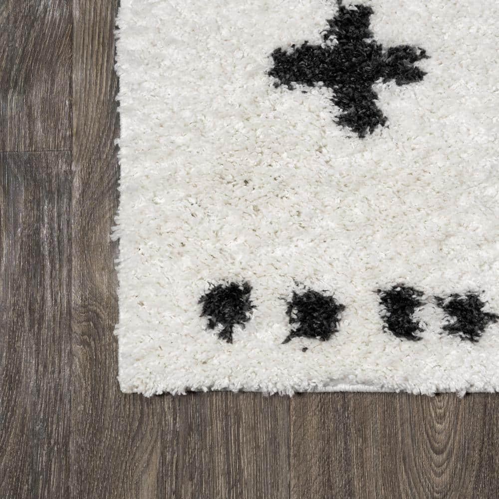 3'x5' Cristo Berber Geometric Shag Area Rug, White/Black - JONATHAN Y
