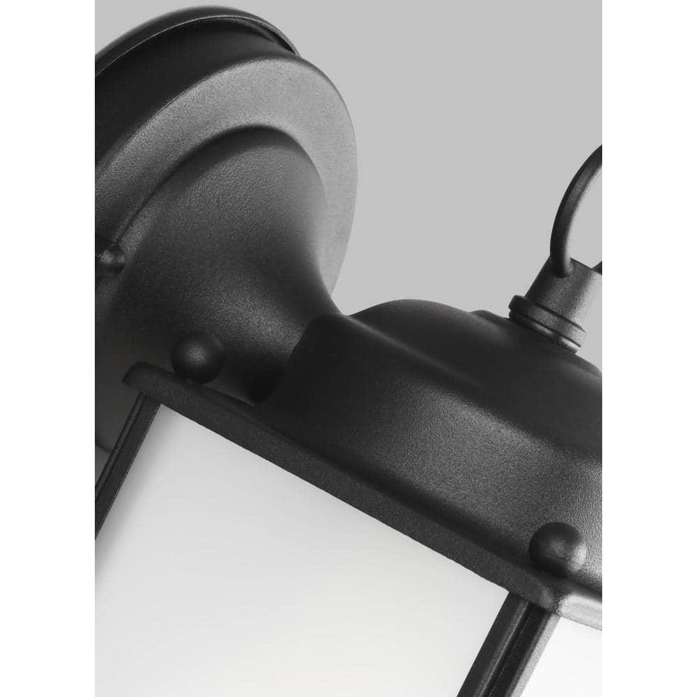 New Castle 1-Light Black Outdoor Wall Lantern