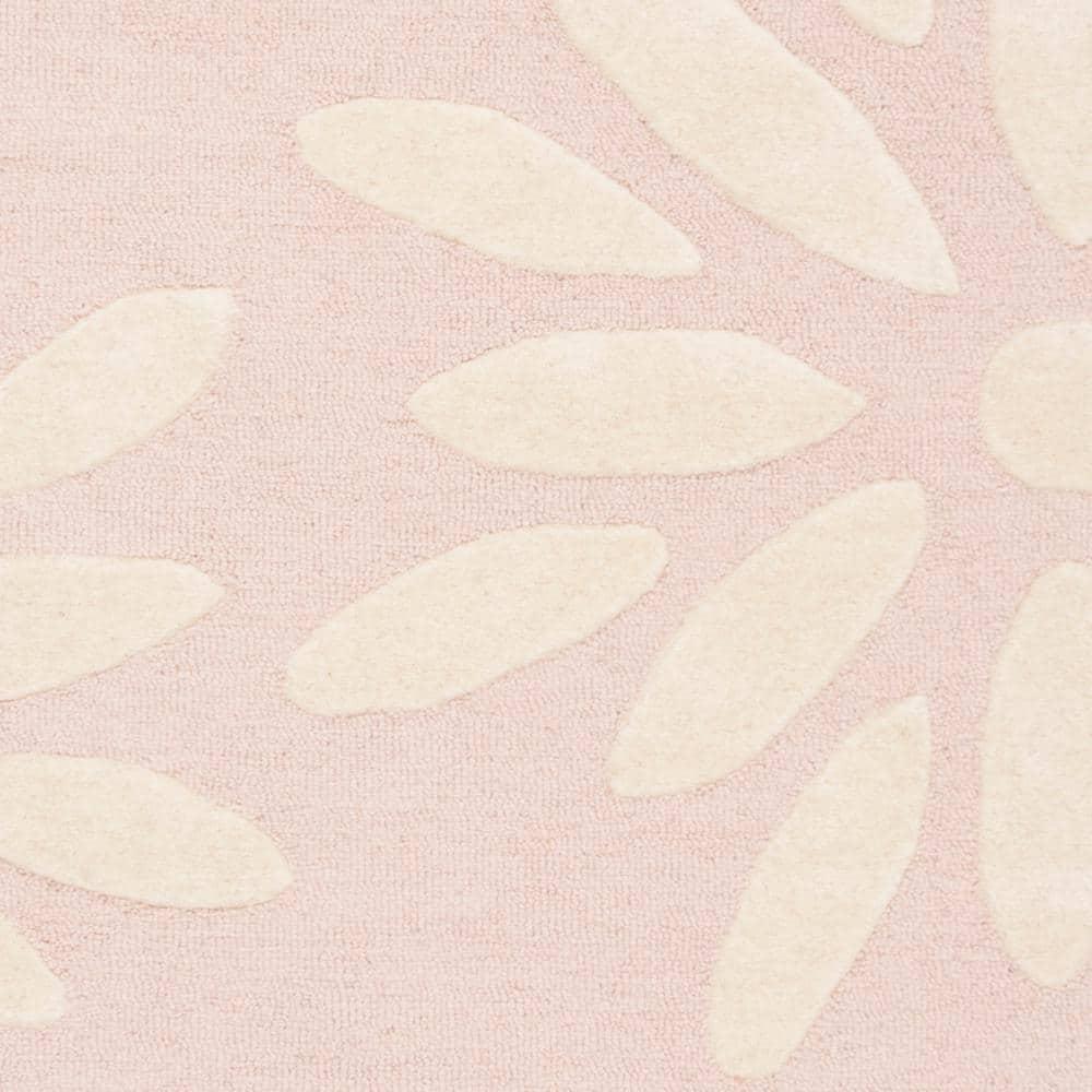 Safavieh Kids Daisy SFK914 Hand Tufted Indoor Area Rug - Pink/Ivory - 5'x7' - Safavieh