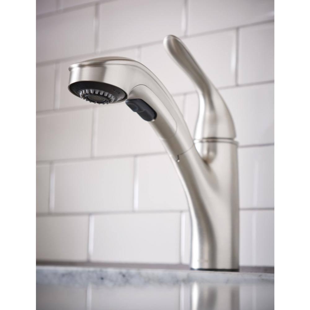 MOEN Brecklyn Single-Handle Pull-Out Sprayer Kitchen Faucet with Power Clean in Spot Resist Stainless