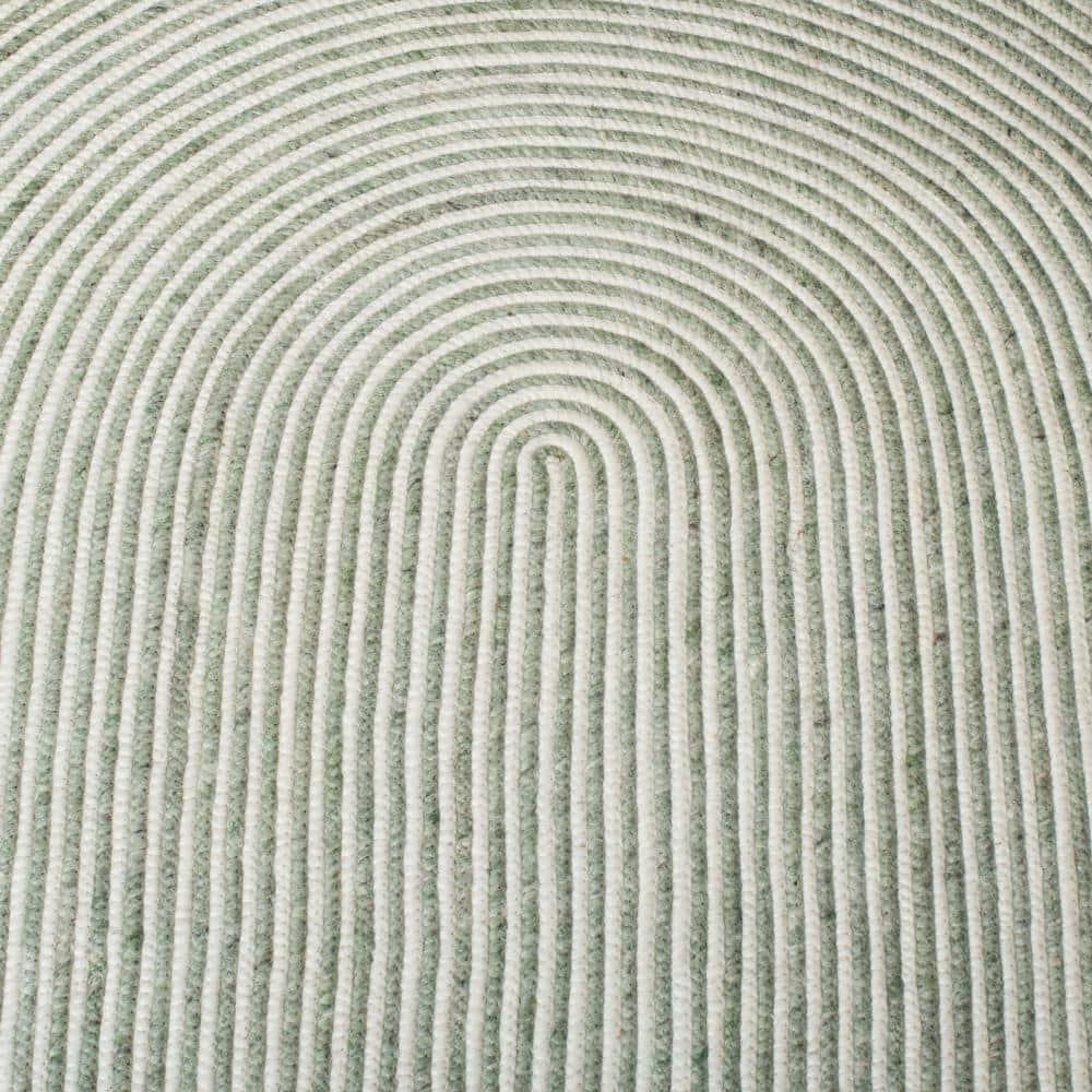 Braided BRD905 Hand Woven Area Rug - Green/Ivory - 6'x9' Oval - Safavieh.
