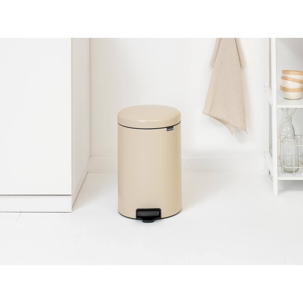 Soft Beige Round Plastic Step-On Kitchen Trash Can, 5.3 Gallons