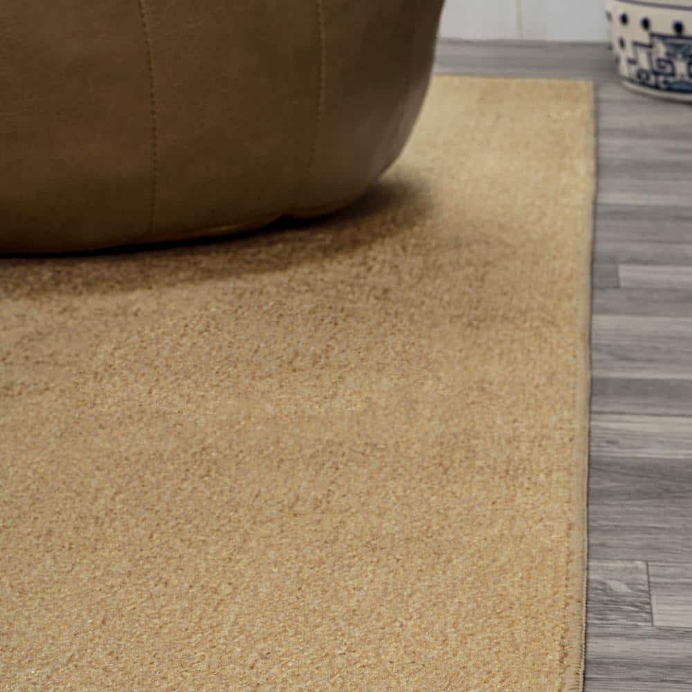 JONATHAN Y Twyla Classic Solid Low-Pile Machine-Washable Yellow 5 ft. x 8 ft. Area Rug