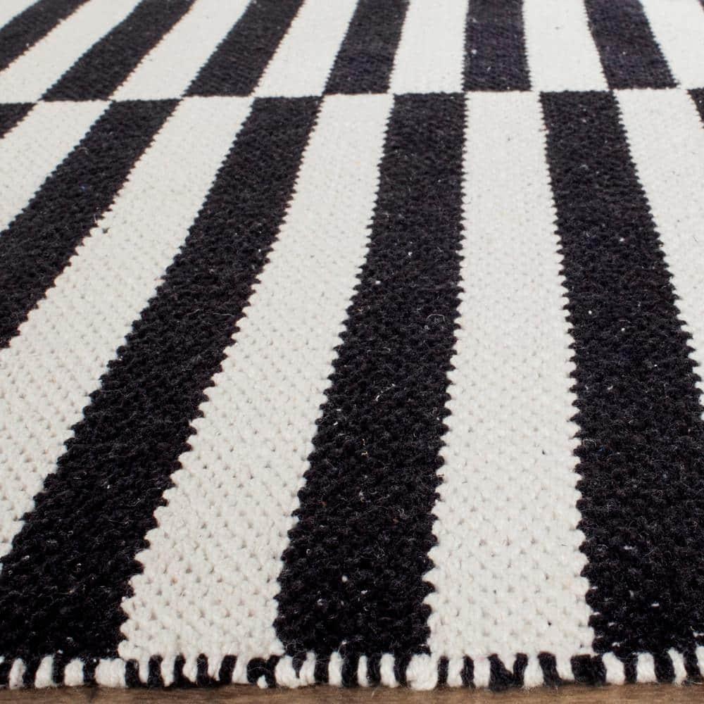 Montauk MTK715 Hand Woven Indoor Accent Rug - Ivory/Black - 2'6"x4' - Safavieh