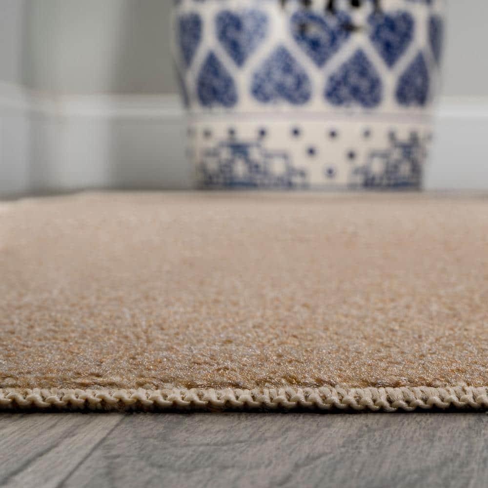 JONATHAN Y Twyla Classic Solid Low-Pile Machine-Washable Brown 4 ft. x 6 ft. Area Rug