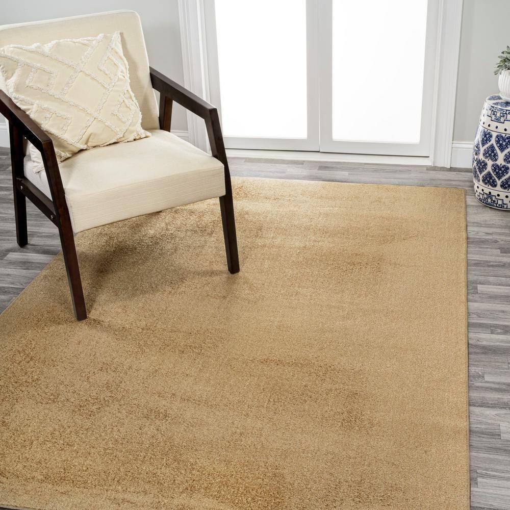 JONATHAN Y Twyla Classic Solid Low-Pile Machine-Washable Yellow 5 ft. x 8 ft. Area Rug