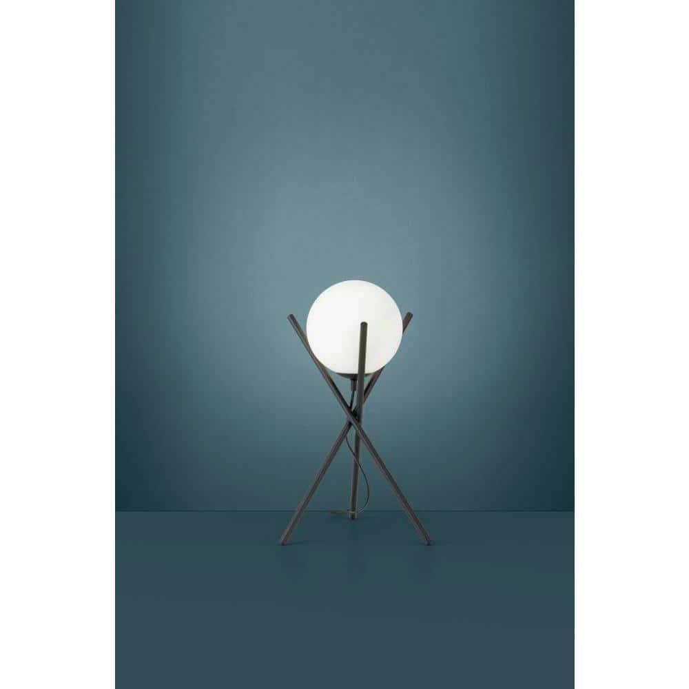 Hays Metal Tripod Lamp