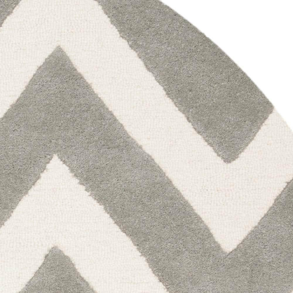 Safavieh Kids Basic Chevron SFK921 Hand Tufted Indoor Area Rug - Grey/Ivory - 5' Round - Safavieh