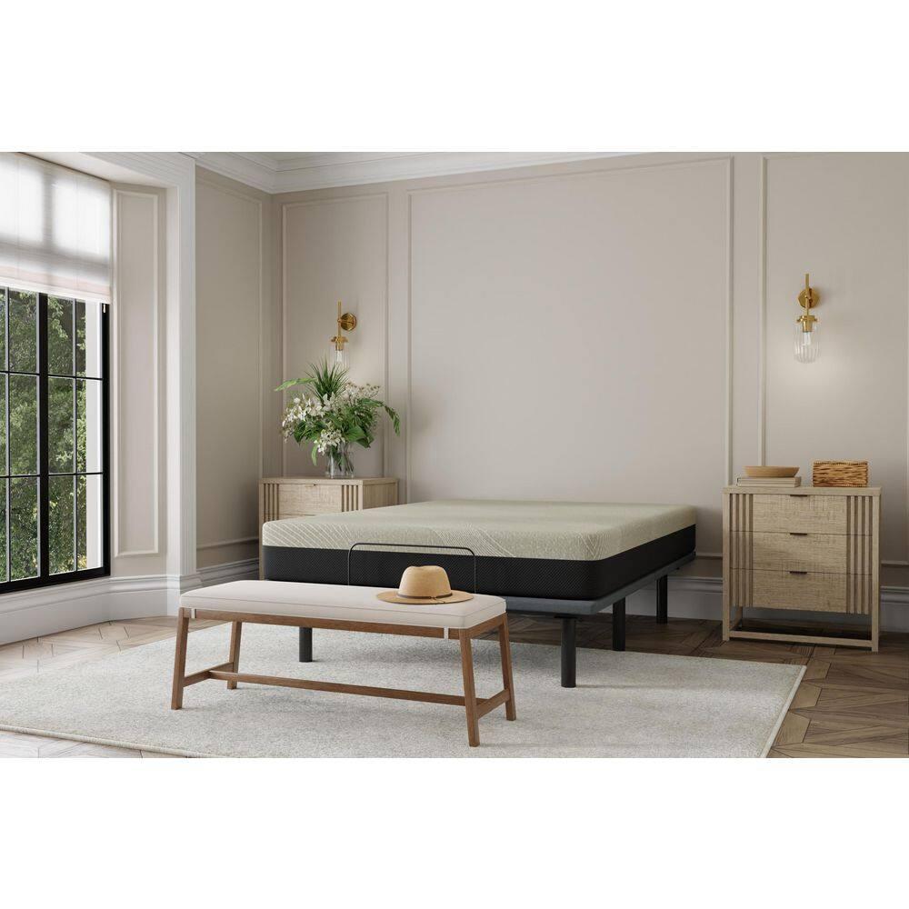 Queen Medium Gel Memory Foam Mattress with Breathable Design