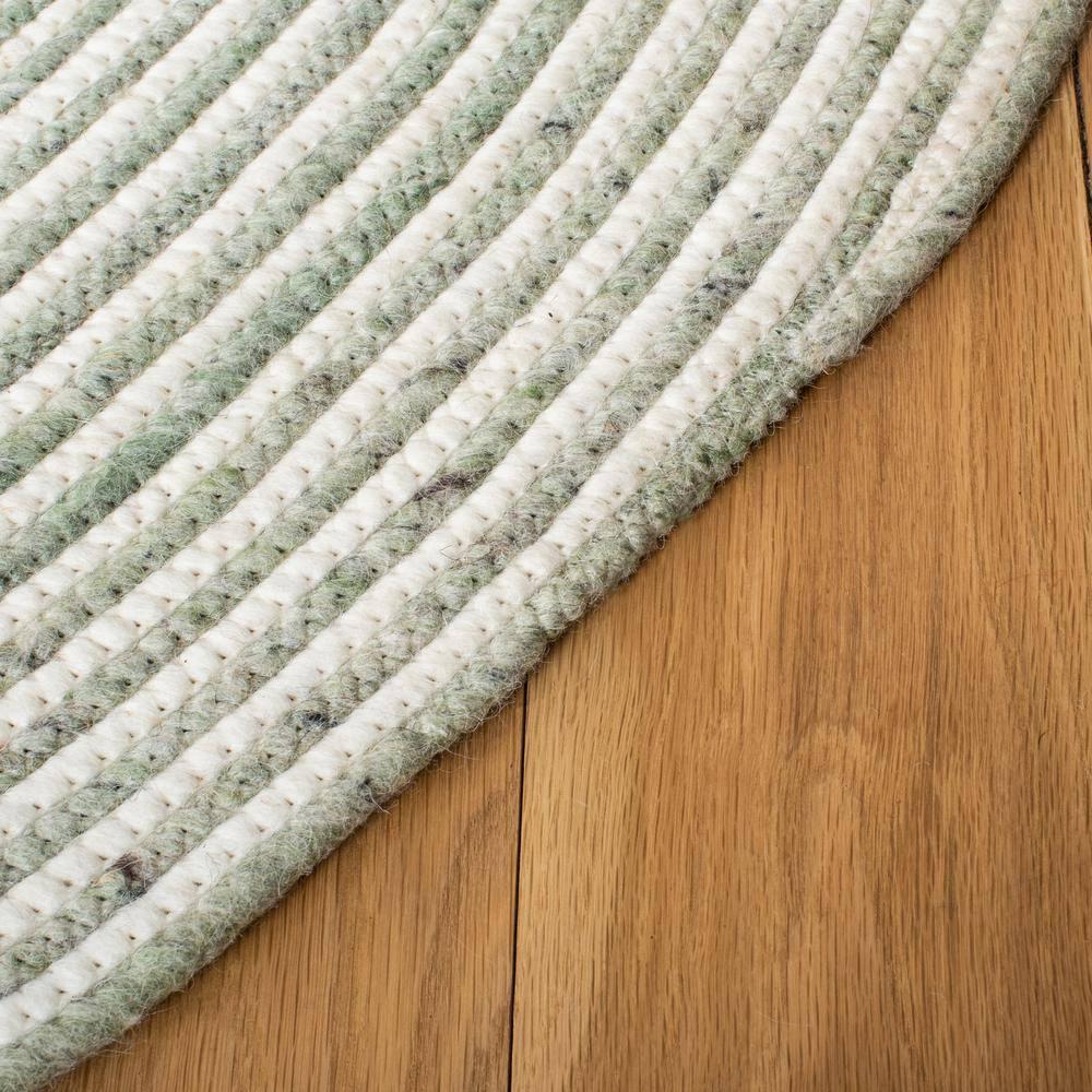 Braided BRD905 Hand Woven Area Rug - Green/Ivory - 6'x9' Oval - Safavieh.