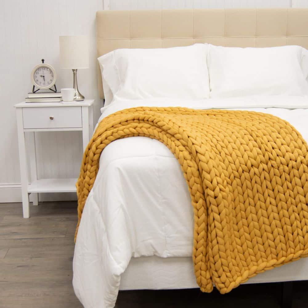 Donna Sharp Chunky Knit Gold Contemporary Decorative Throw Blanket with Over-Sized Loop Pattern