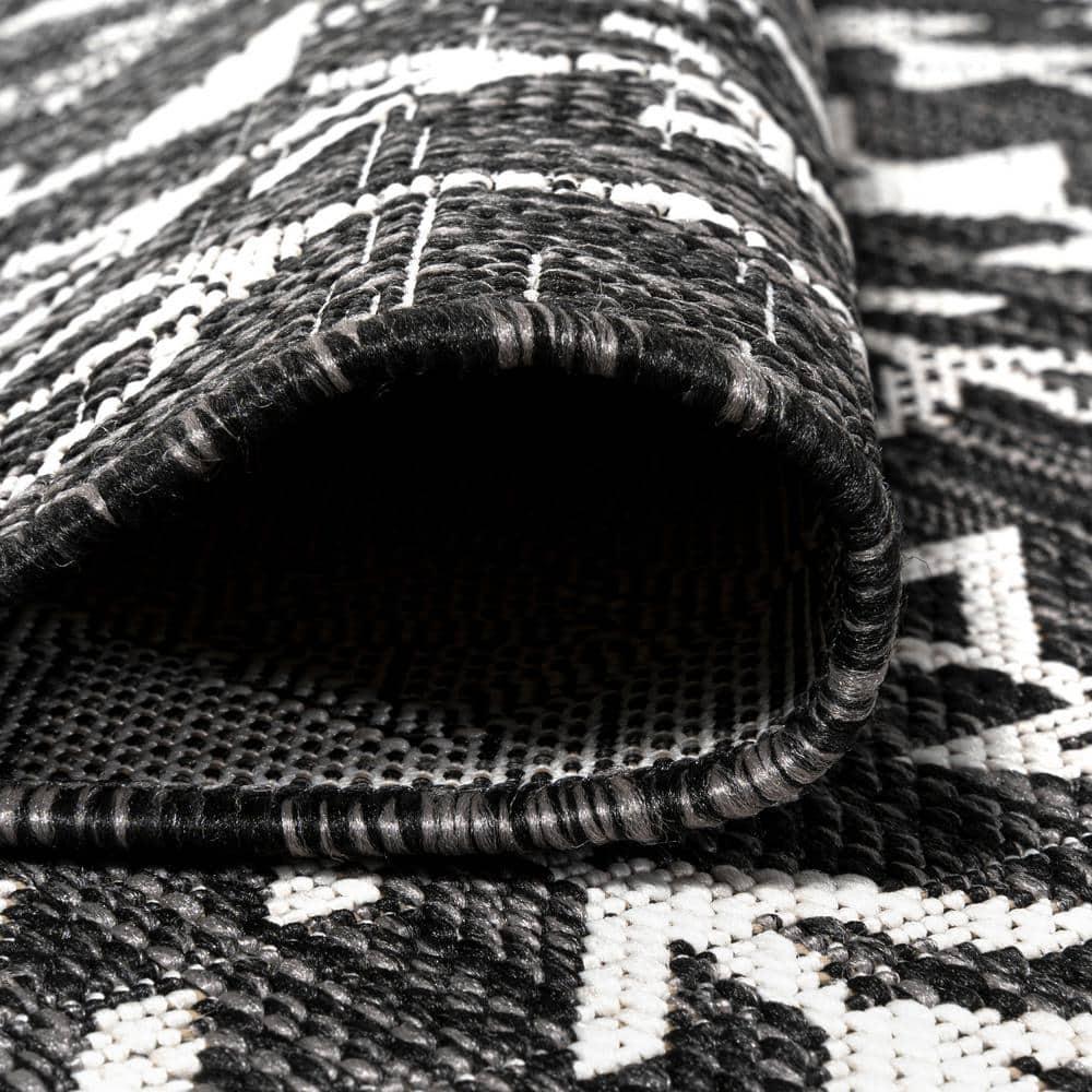 4'x6' Tokay Bohemian Geometric Indoor/Outdoor Area Rug, Black/Ivory - JONATHAN Y