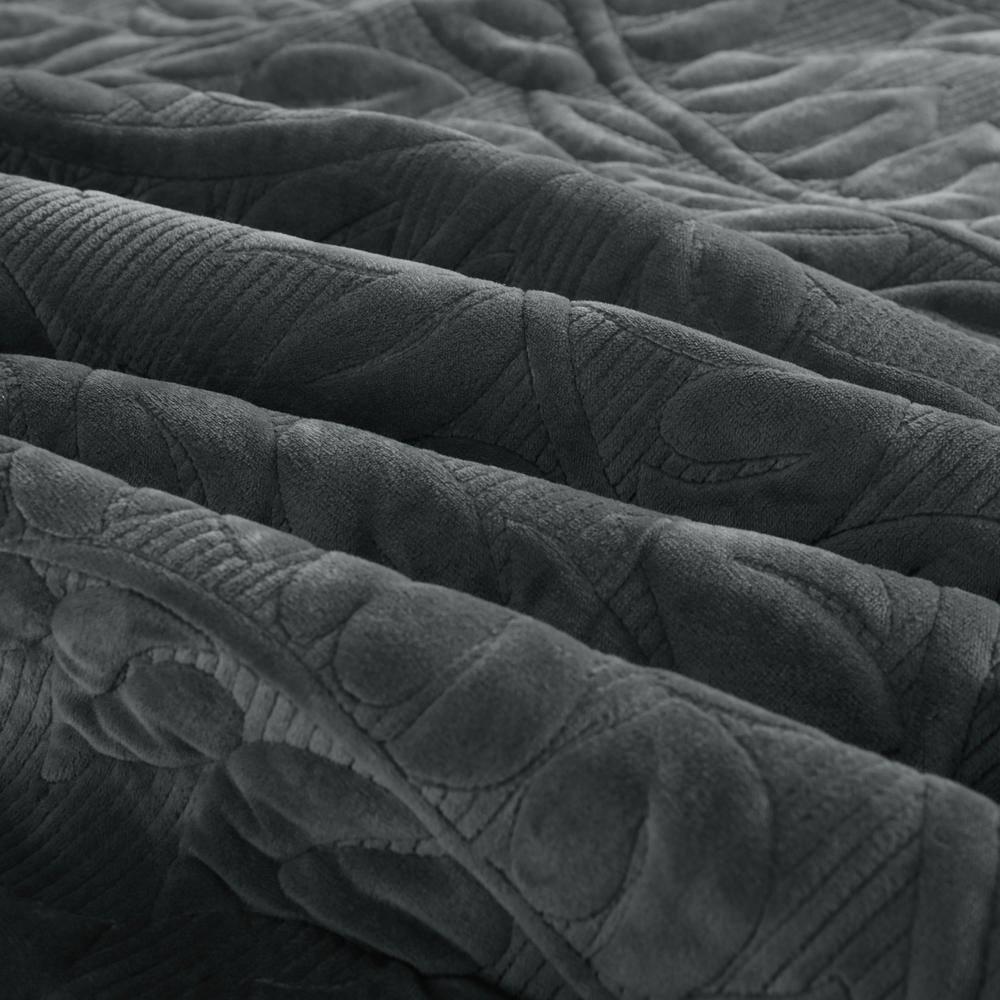 MarCielo Marcielo Oversized Embroidered Velvet Quilt Set With 2 Pillow Shams