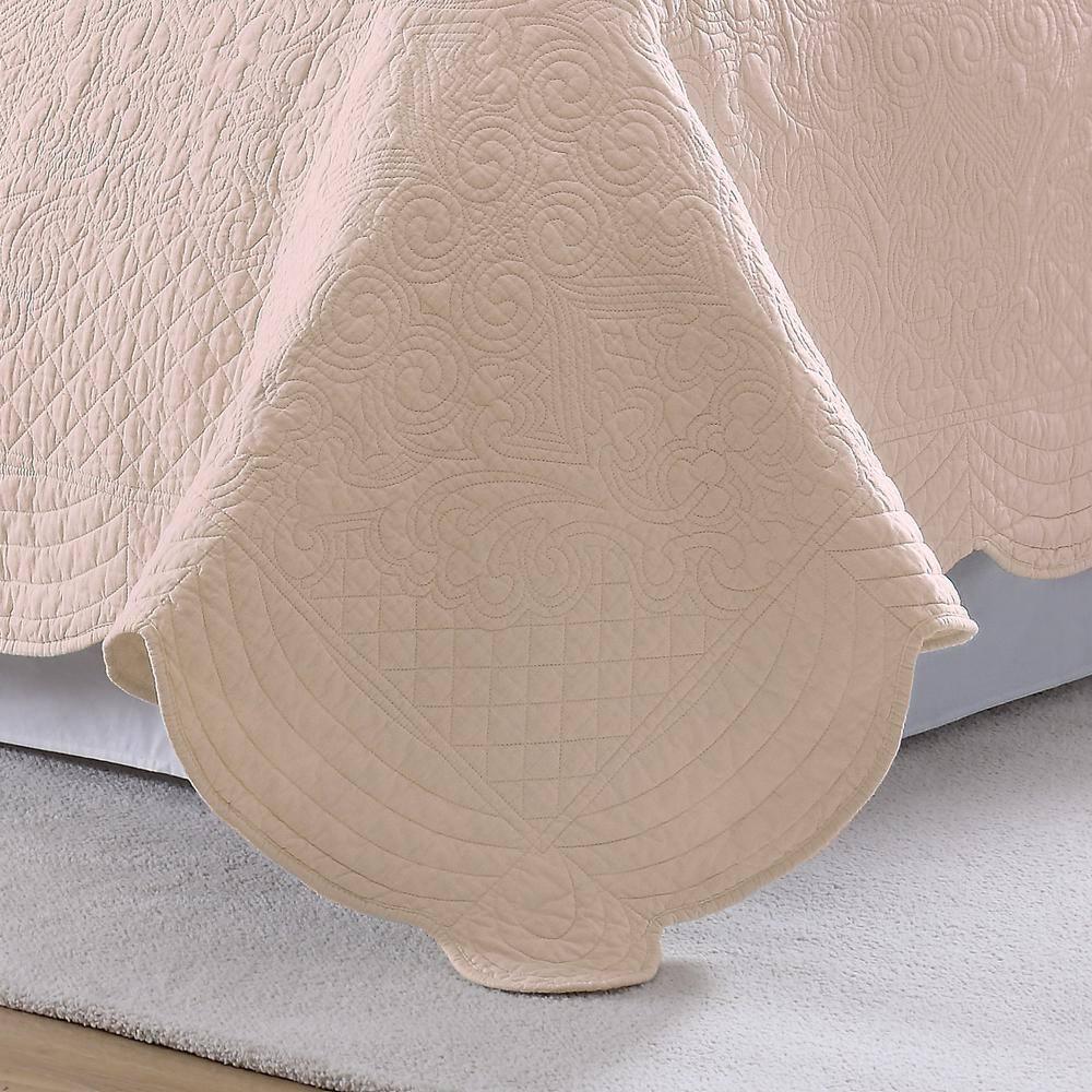 American Traditions French Tile Scalloped Quilt Set Cotton Standard Quilt Set