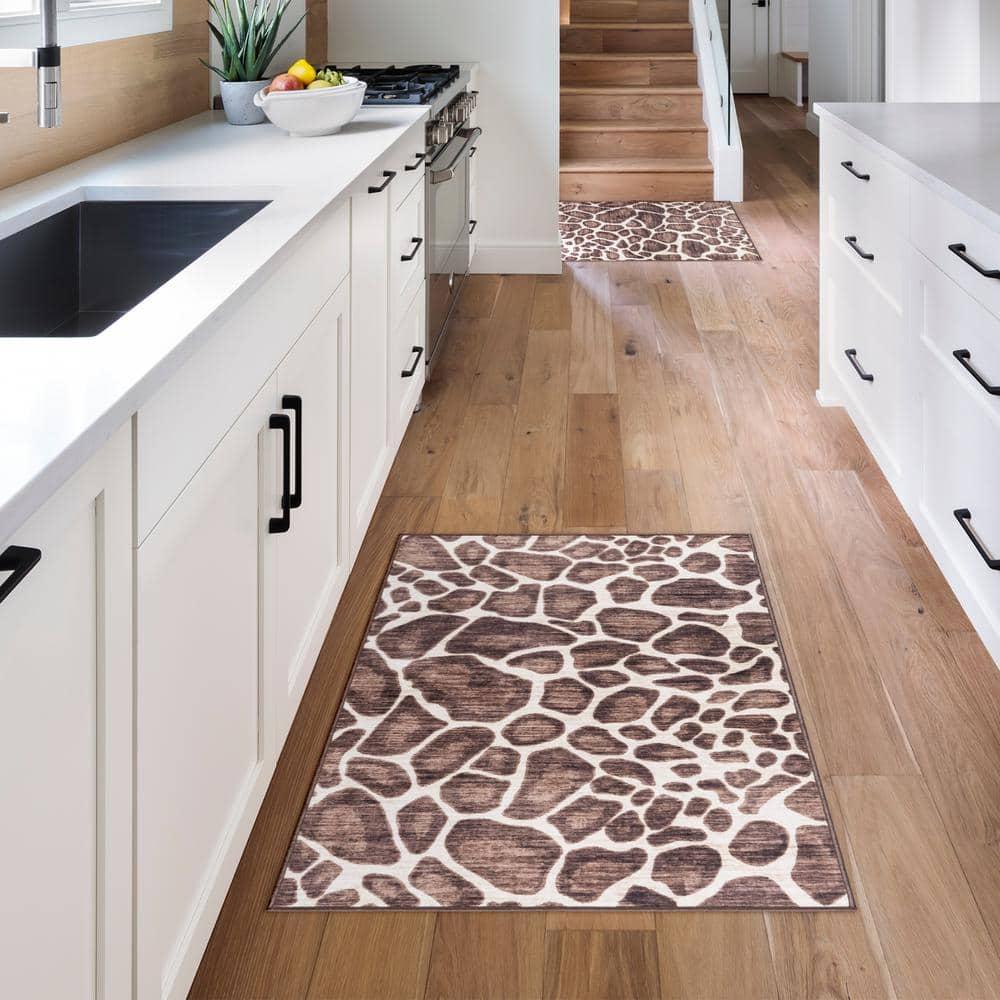 Gertmenian Crystal Print Gavin Giraffe Brown Ivory Modern Animal Print Flat Pile Indoor Area Rug