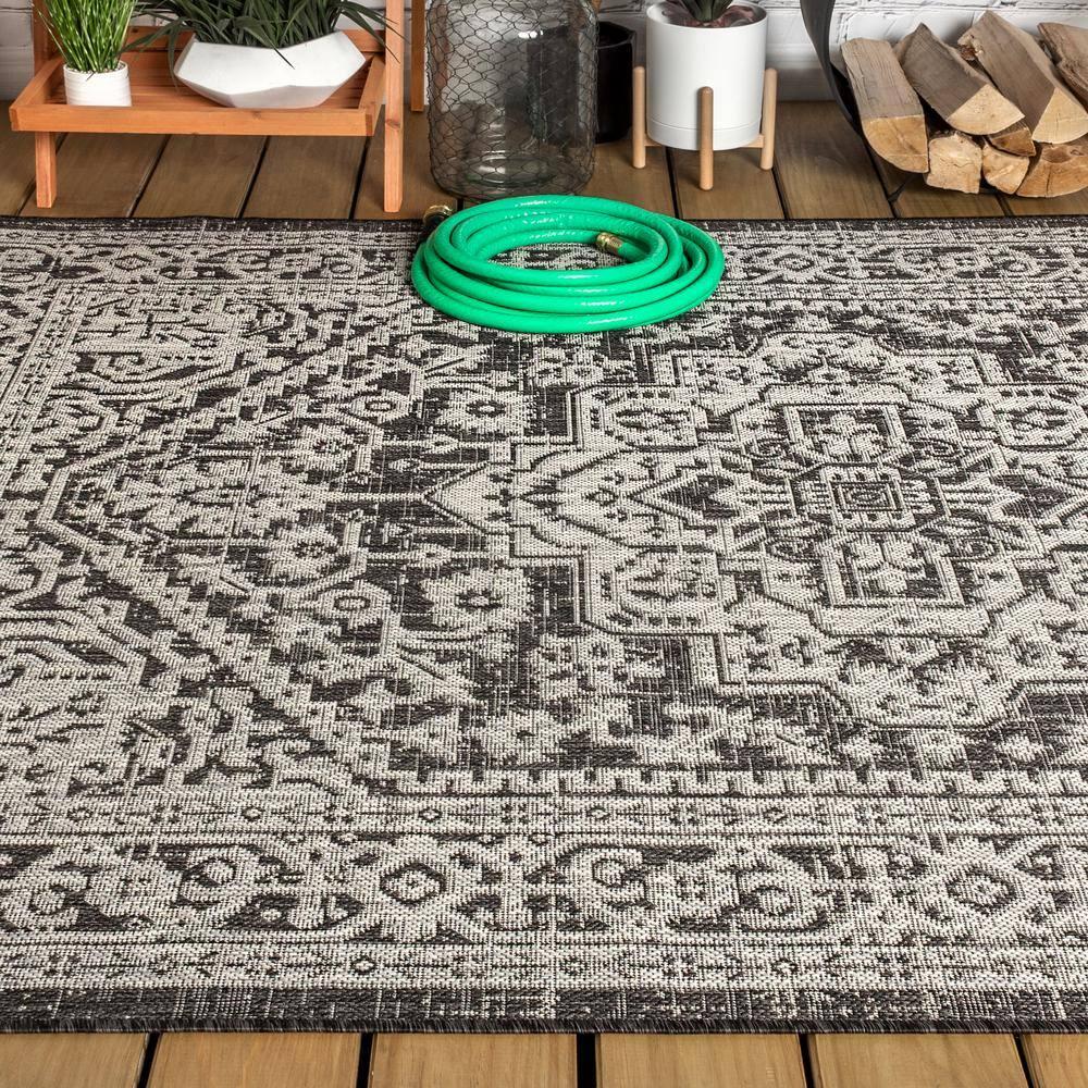 3'x5' Sinjuri Medallion Textured Weave Indoor/Outdoor Area Rug, Gray/Black - JONATHAN Y