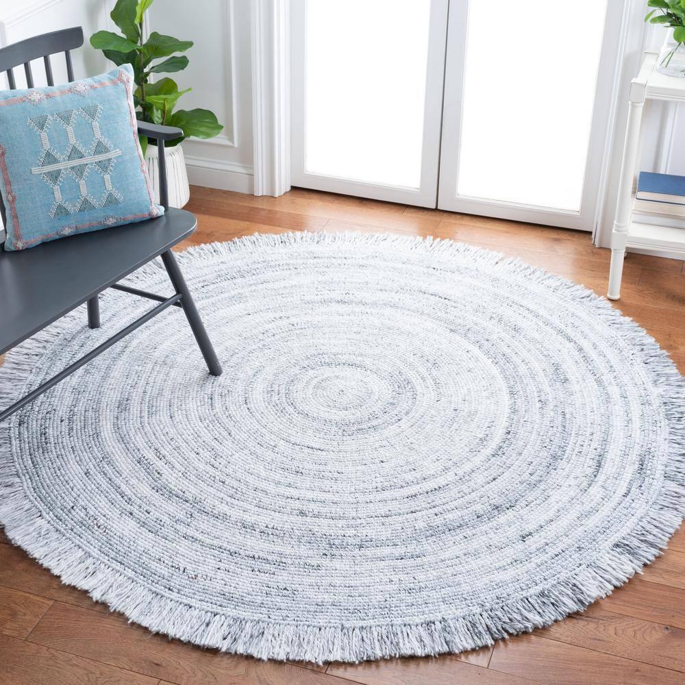 Braided BRD452 Hand Woven Indoor Area Rug - Light Grey - 5' Round - Safavieh