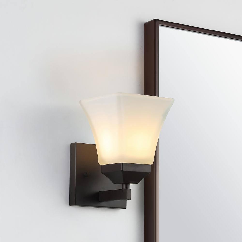 JONATHAN Y Staunton 5" 1-Light Iron/Glass Modern Cottage LED Vanity Light, Oil Rubbed Bronze