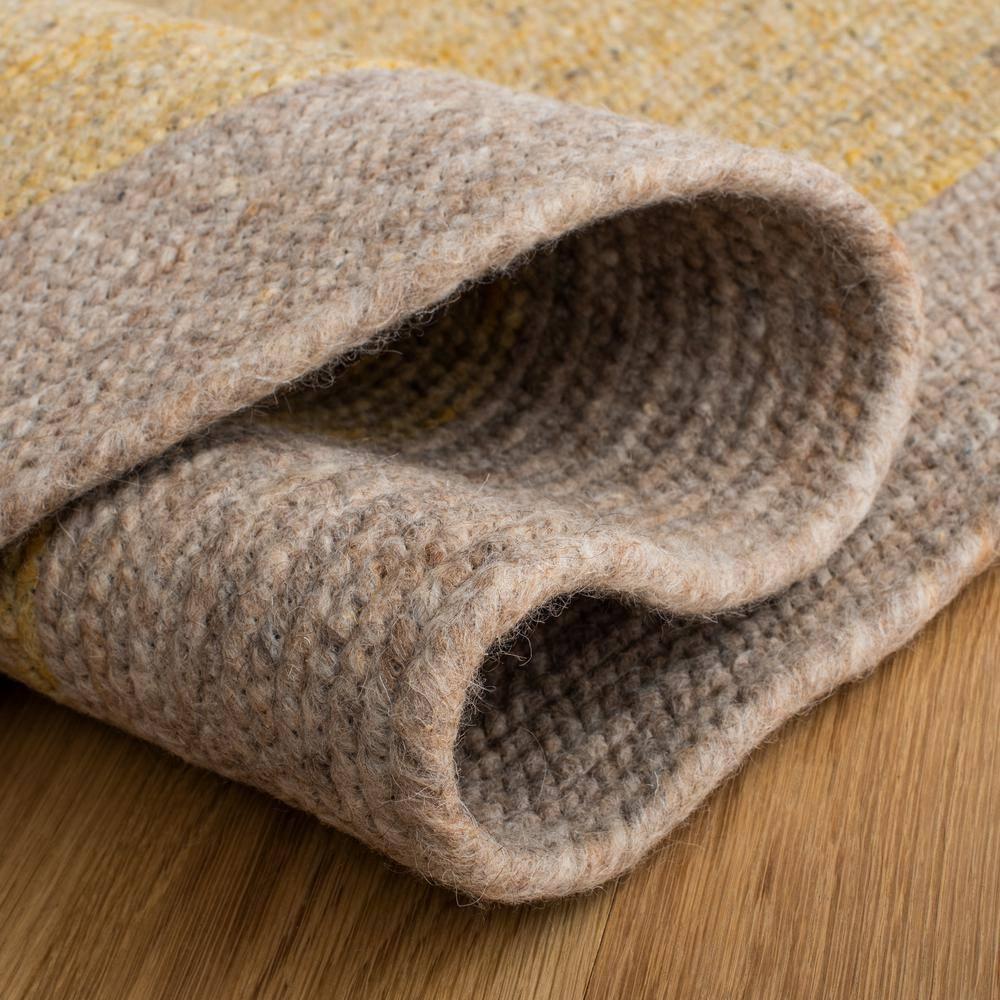 Braided BRD908 Hand Woven Area Rug - Gold/Beige - 5' round - Safavieh.