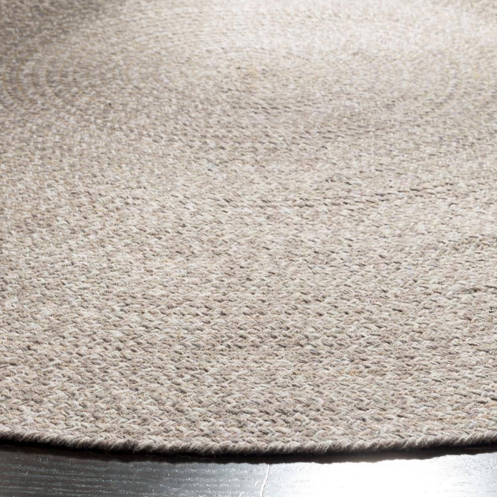 Braided BRD256 Hand Woven Indoor Area Rug - Ivory/Beige - 4'x6' Oval - Safavieh
