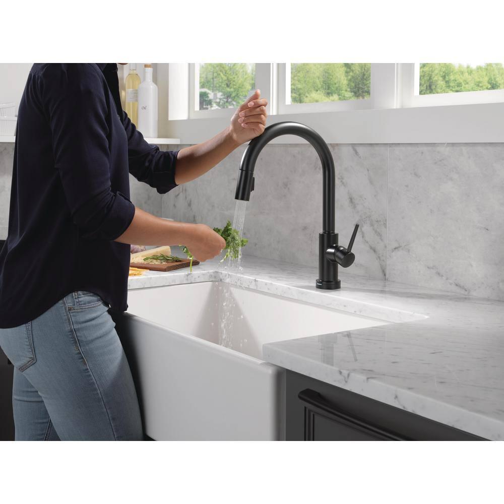 Trinsic Touch2O Kitchen Sink Faucet with Touchless Technology