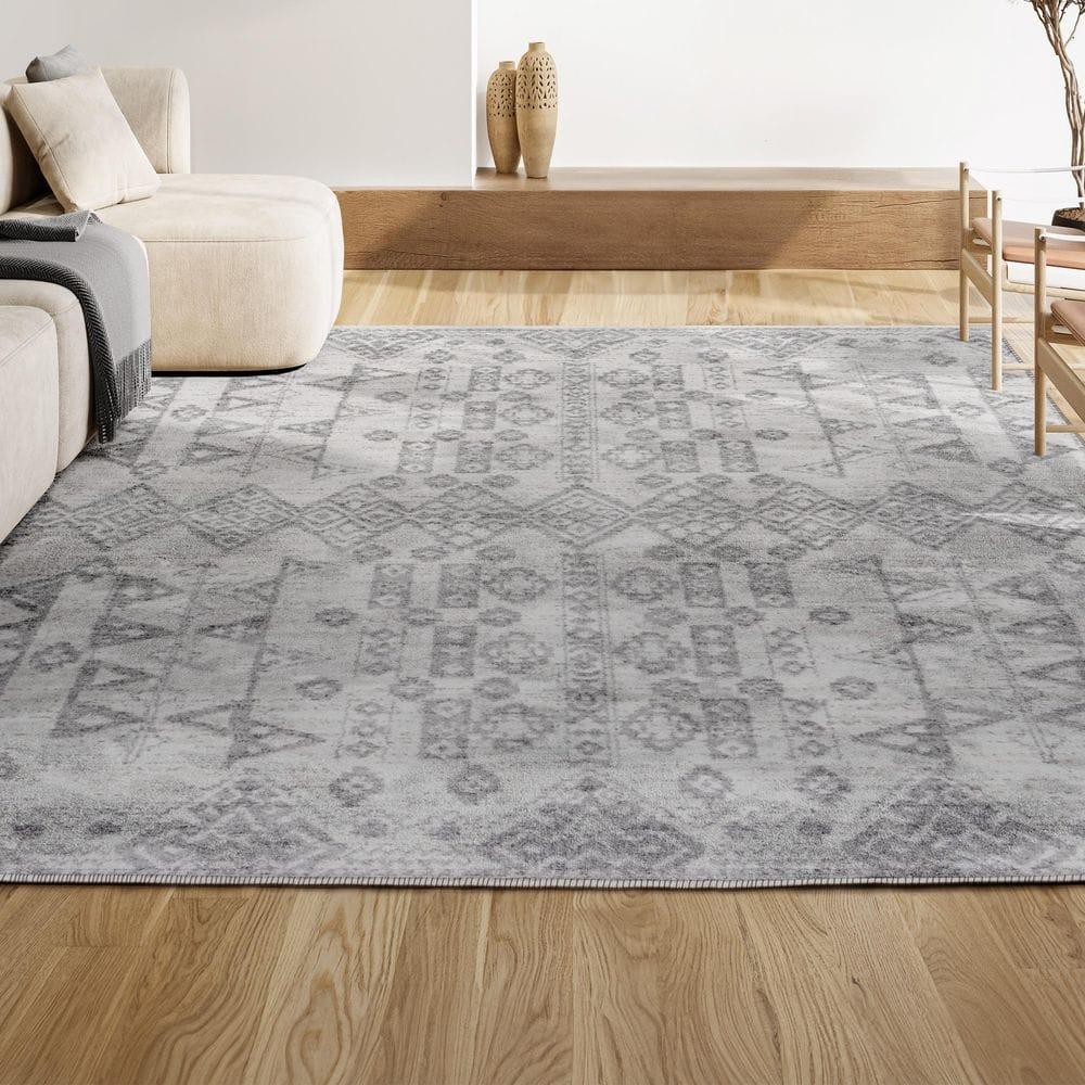 3'x5' Idris  Diamond Geometric Area Rug, Gray/Beige - JONATHAN Y