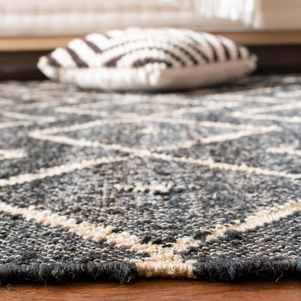 Kilim KLM750 Hand Loomed Area Rug - Charcoal/Natural - 6'x9' - Safavieh.