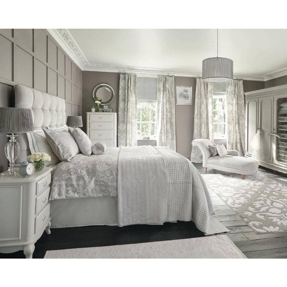 Laura Ashley Laura Ashley Mayhew Light Gray/White Area Rug