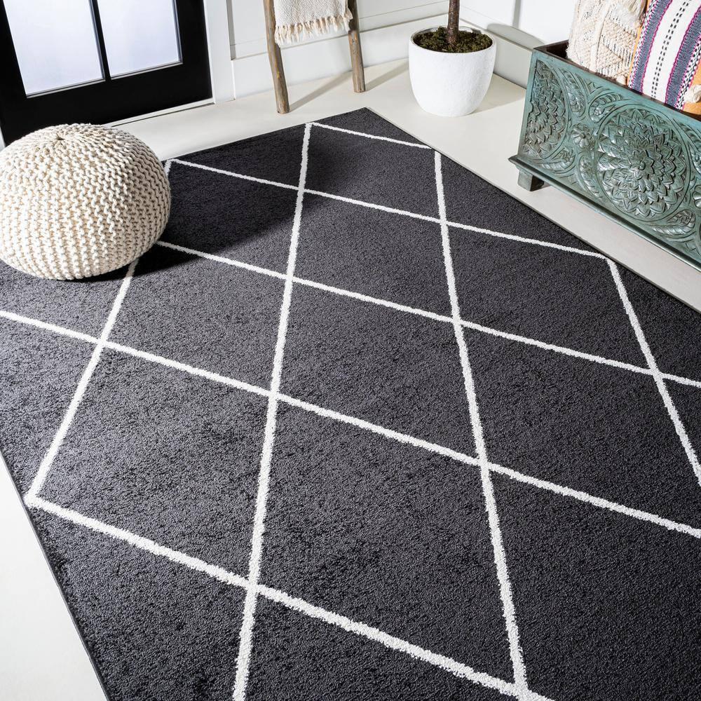 4'x6' Cole Minimalist Diamond Trellis Area Rug, Black/White - JONATHAN Y