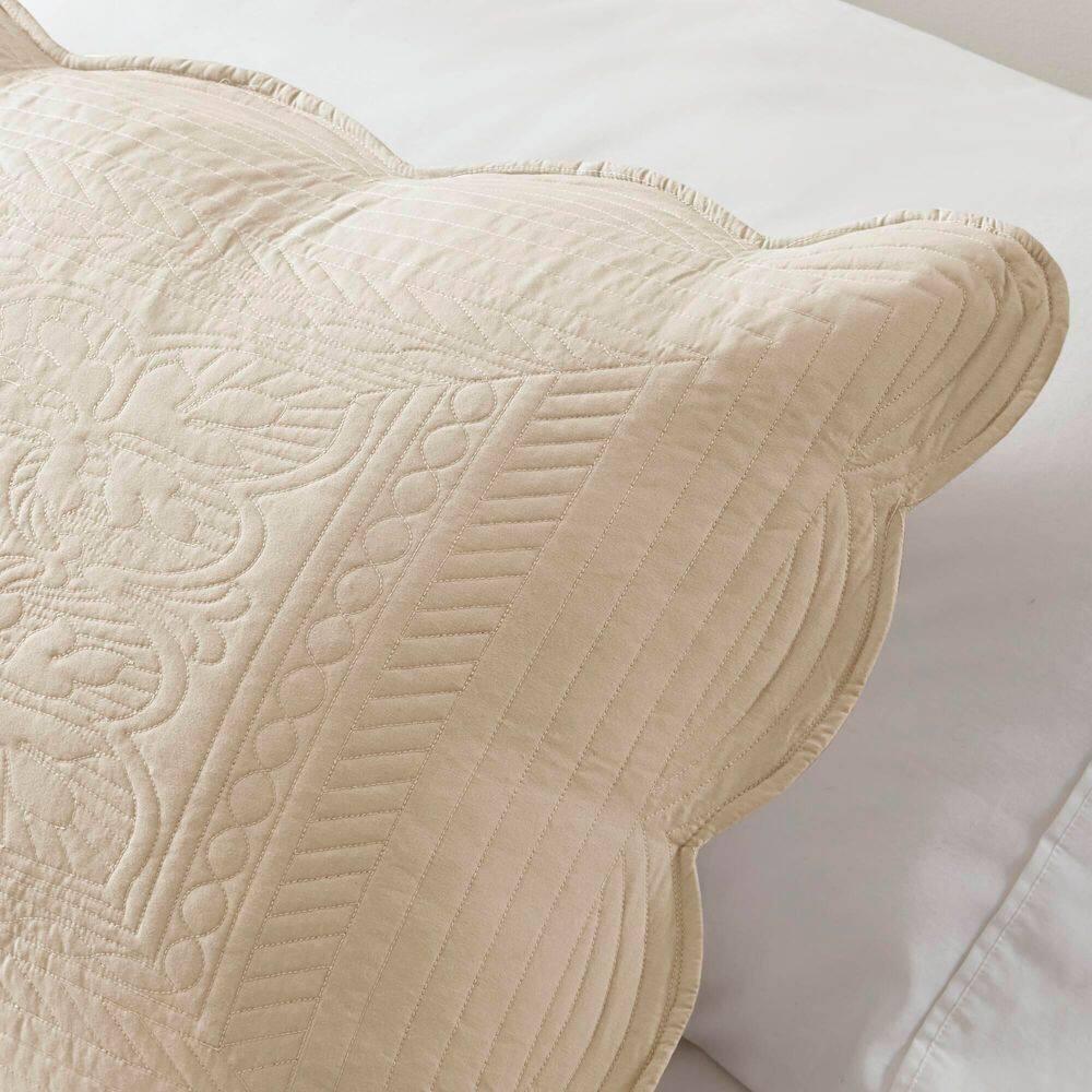 Tuscany Scalloped Edge Quilt Set