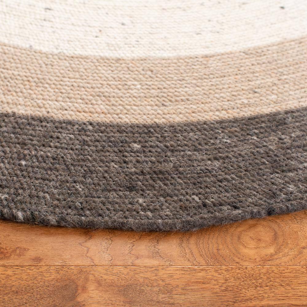 Braided BRD903 Hand Woven Indoor Area Rug - Charcoal/Ivory - 7' Round - Safavieh