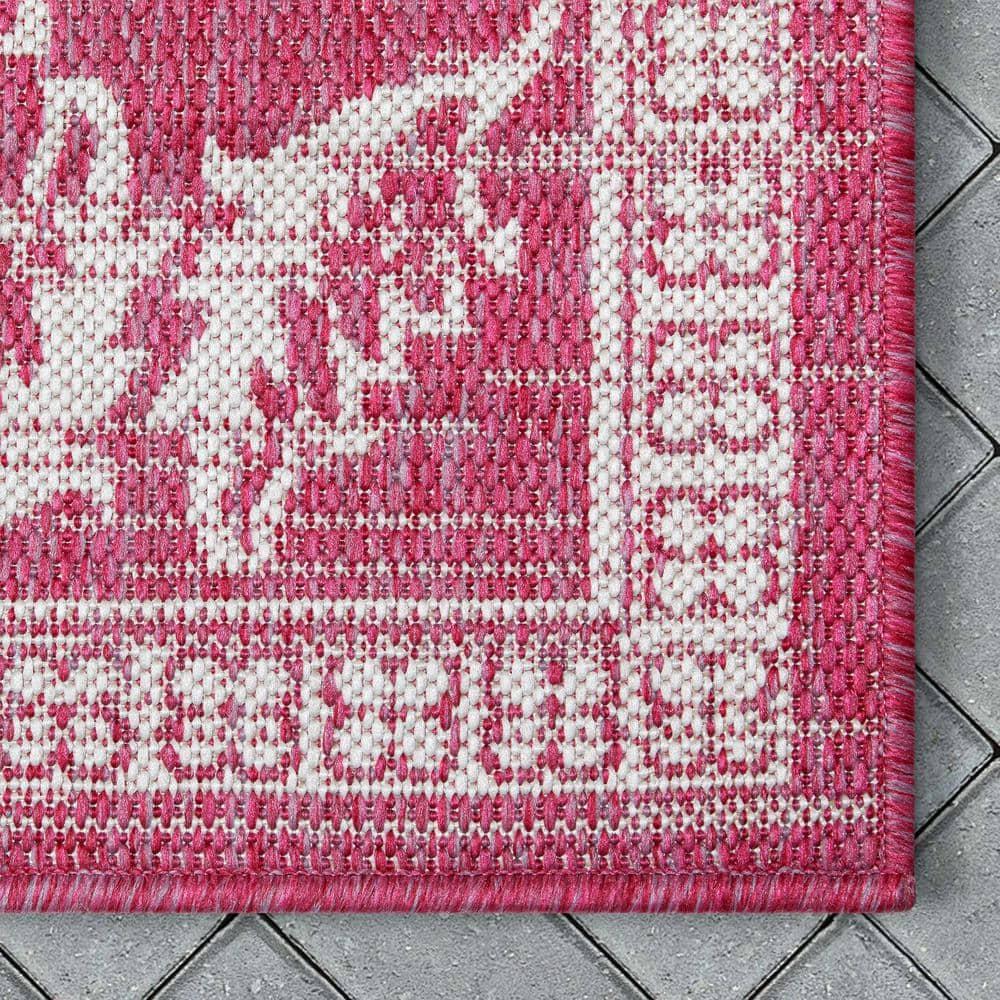 Lia Delphi Persian Oriental Fuchsia Indoor/Outdoor Area Rug
