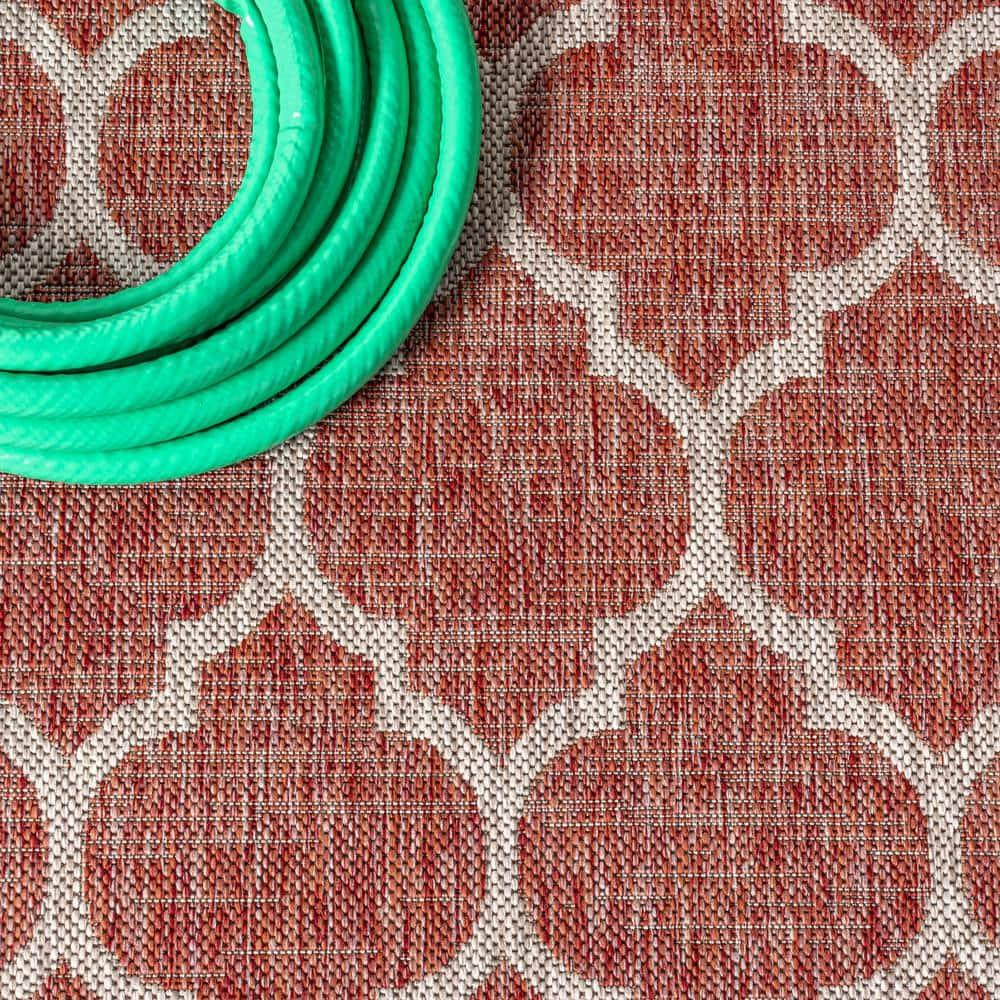 2' X 10' Trebol Moroccan Trellis Textured Weave Indoor/Outdoor Runner Rug, Red/Beige - JONATHAN Y