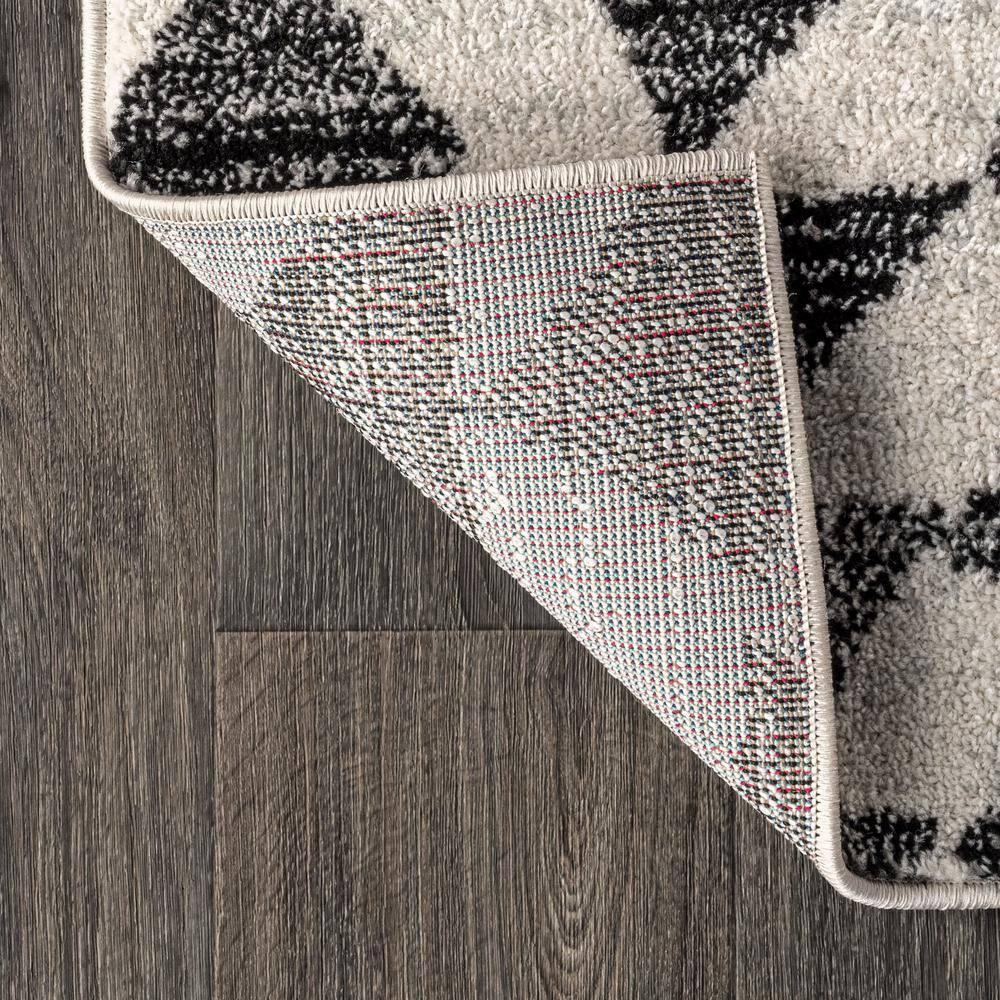 5'x8' Aisha Moroccan Triangle Geometric  Area Rug, Cream/Black - JONATHAN Y