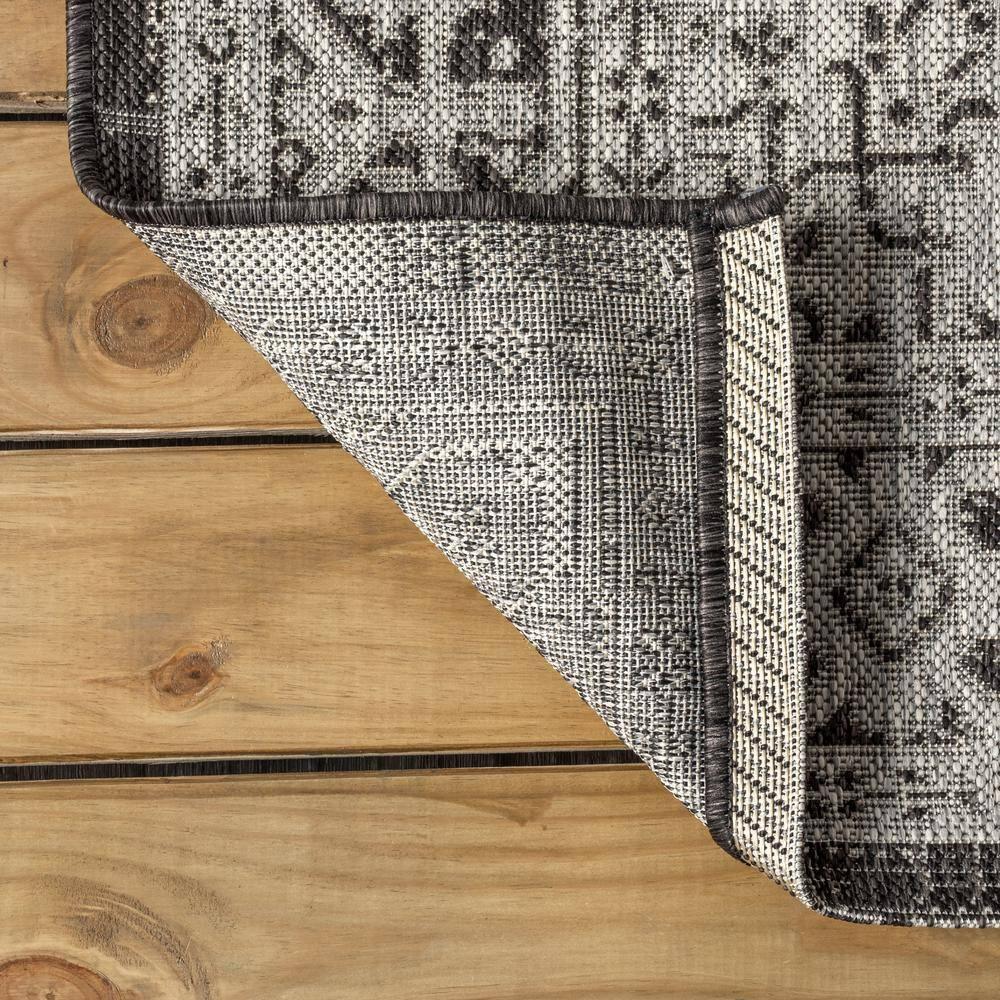 3'x5' Sinjuri Medallion Textured Weave Indoor/Outdoor Area Rug, Gray/Black - JONATHAN Y