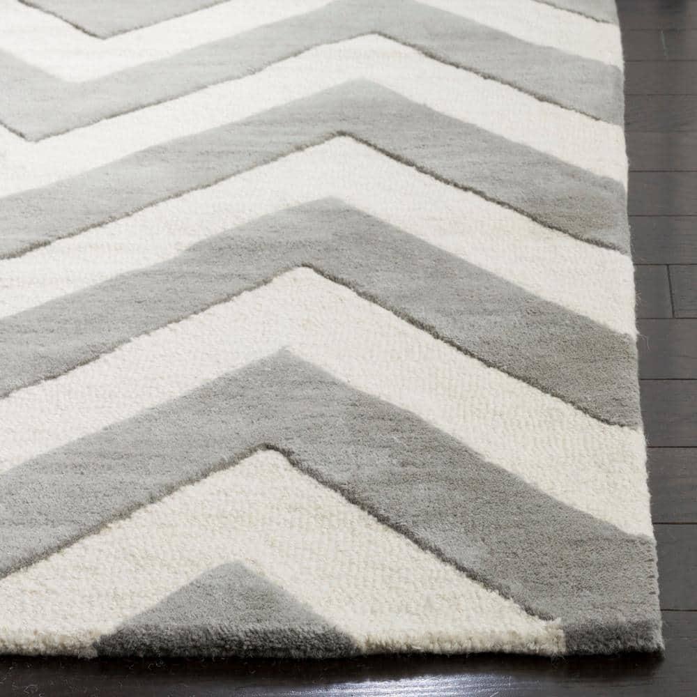 Safavieh Kids SFK921 Hand Tufted Area Rug - Grey/Ivory - 5'x7' - Safavieh.