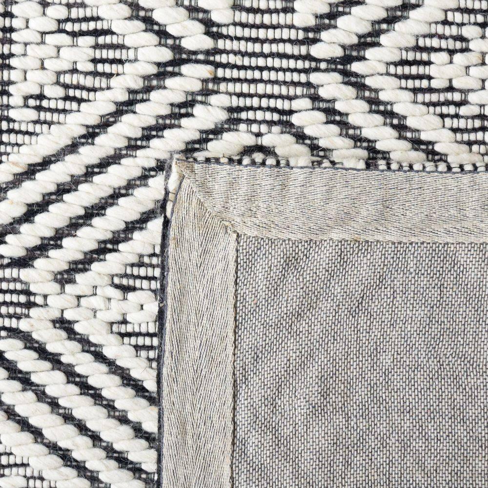 Marbella MRB451 Hand Loomed Area Rug - Ivory/Black - 8'x10' - Safavieh.