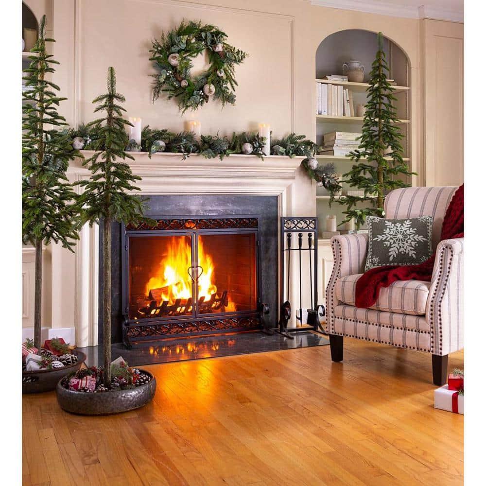 Plow Chimenea de Volutas de Hierro Fundido Gran & Hearth con Puertas, en Negro