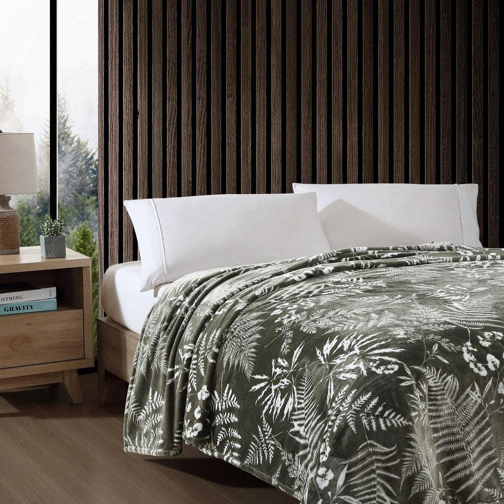 Eddie Bauer Eddie Bauer Printed Ultra Soft Plush Fleece Reversible Blanket