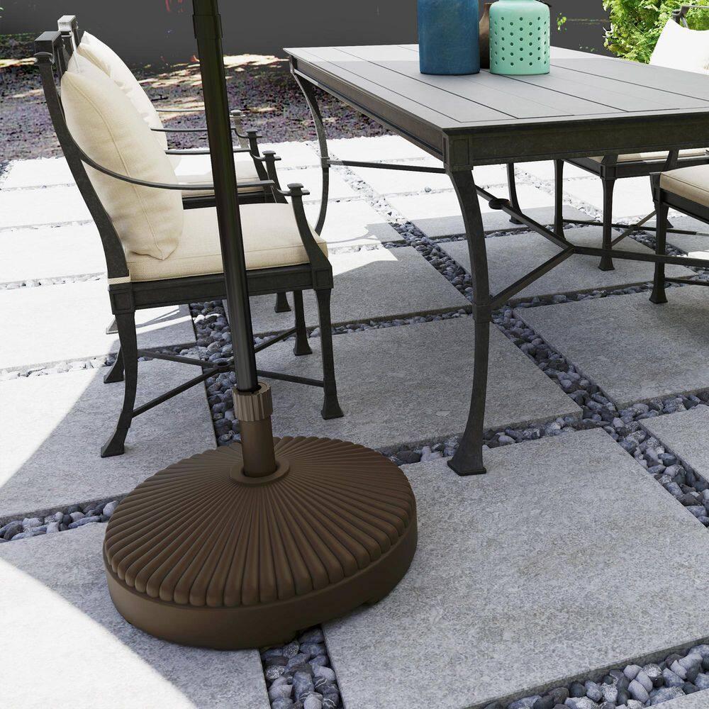 Outsunny Round Patio Umbrella Base Holder Outdoor Umbrella Stand, Filled Up to 62lbs with Stand or 51lbs with Water for Garden Poolside, Brown