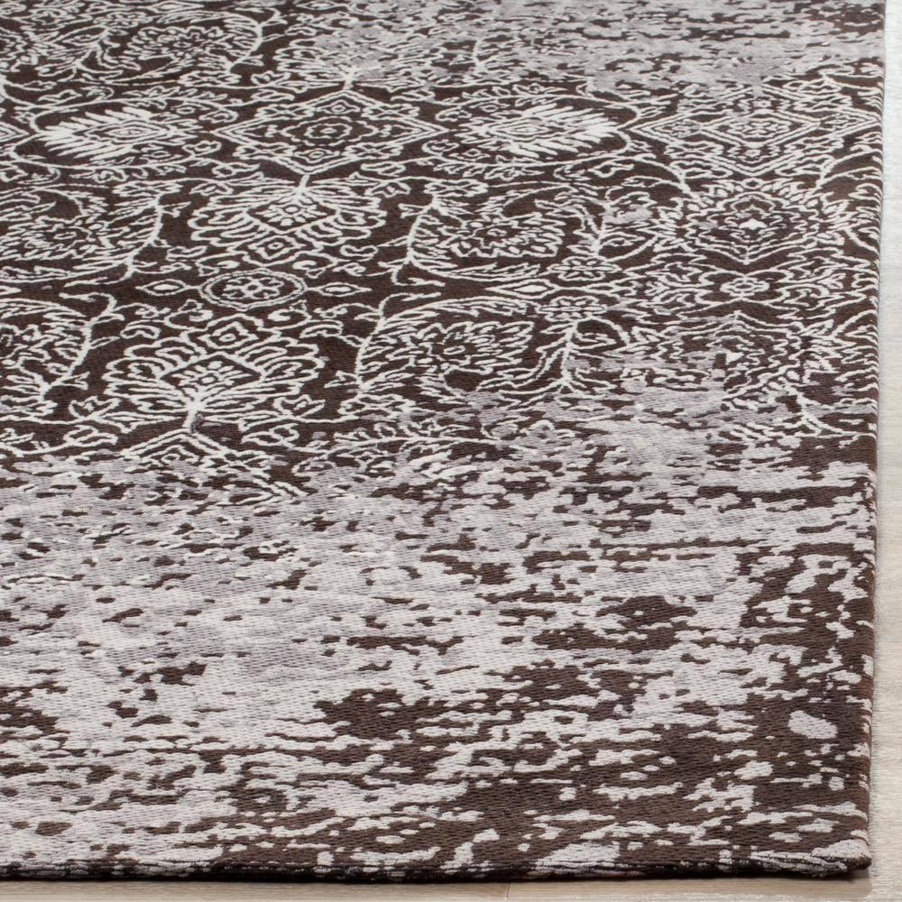 Classic Vintage CLV224 Loomed Indoor Area Rug - Silver/Brown - 4'x6' - Safavieh