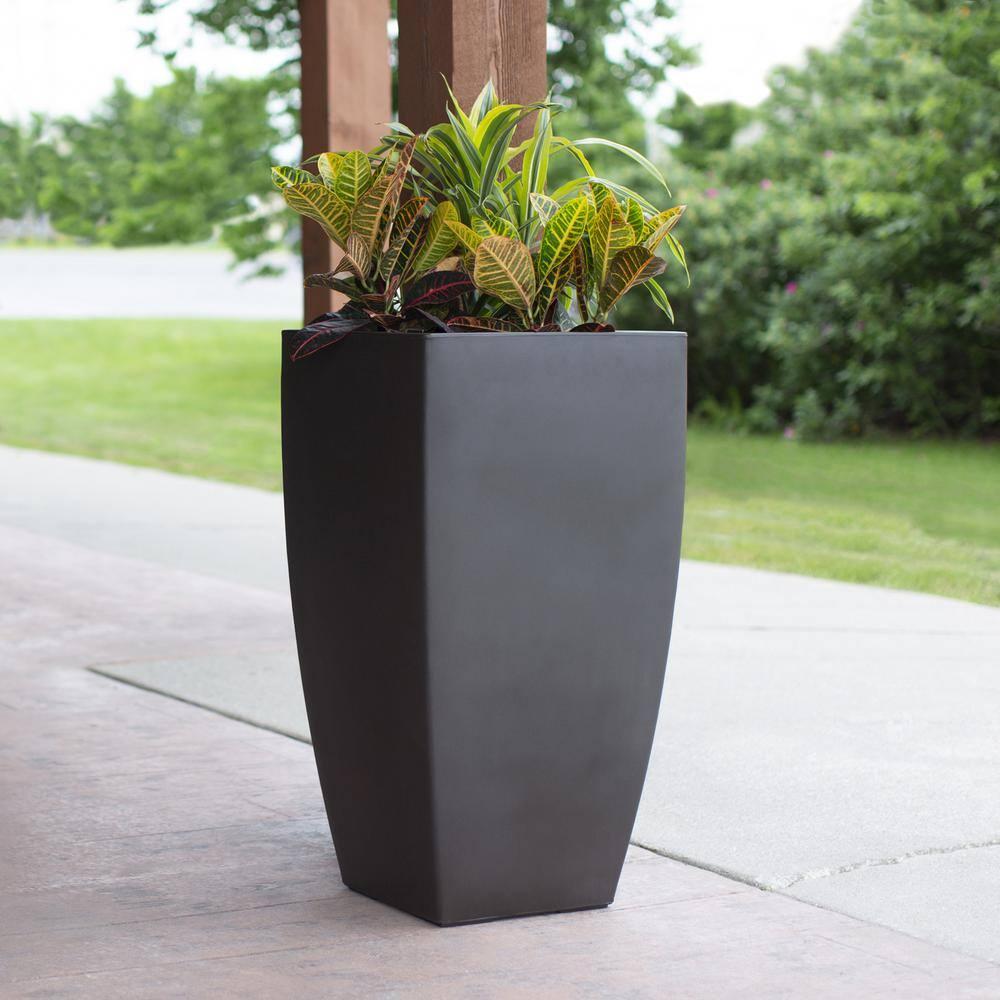 Mayne Inc. Vernamae  Resin Pot Planter With Water Reservoir