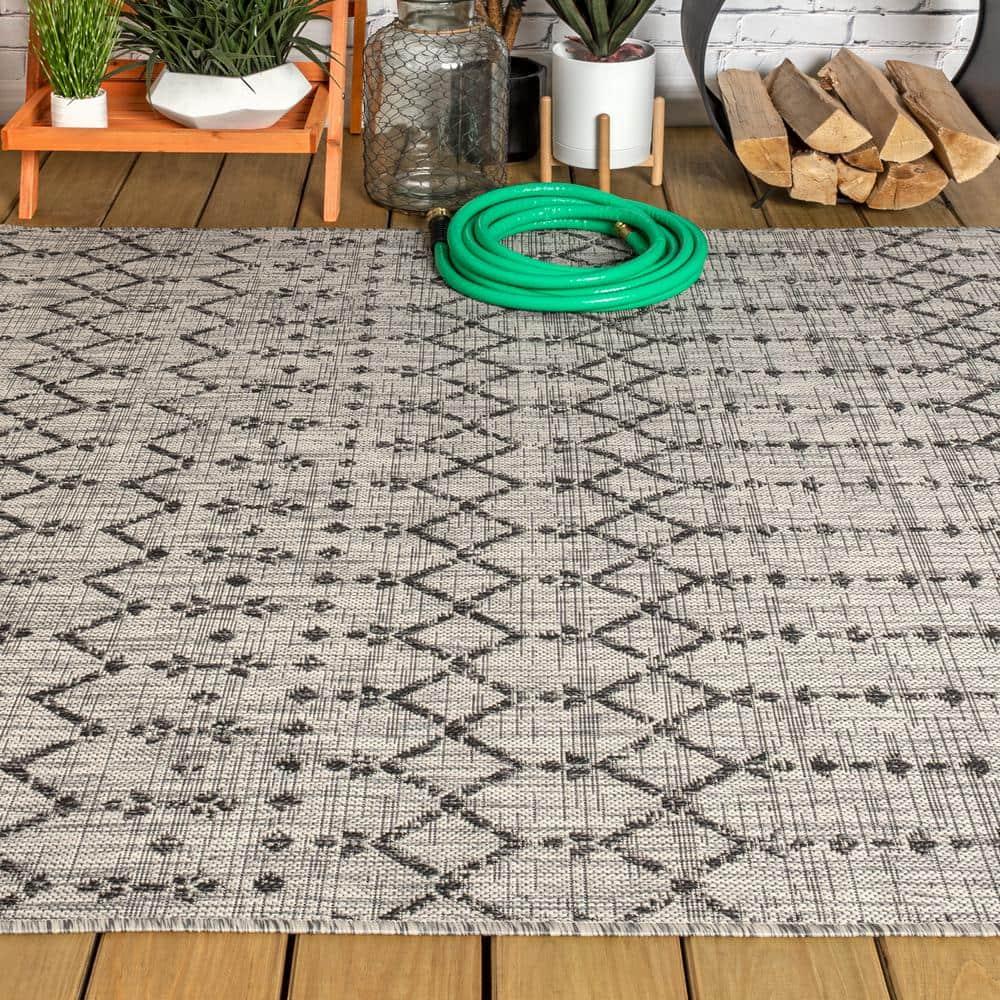 5'x8' Ourika Moroccan Geometric Textured Weave Indoor/Outdoor Area Rug, Light Gray/Black - JONATHAN Y