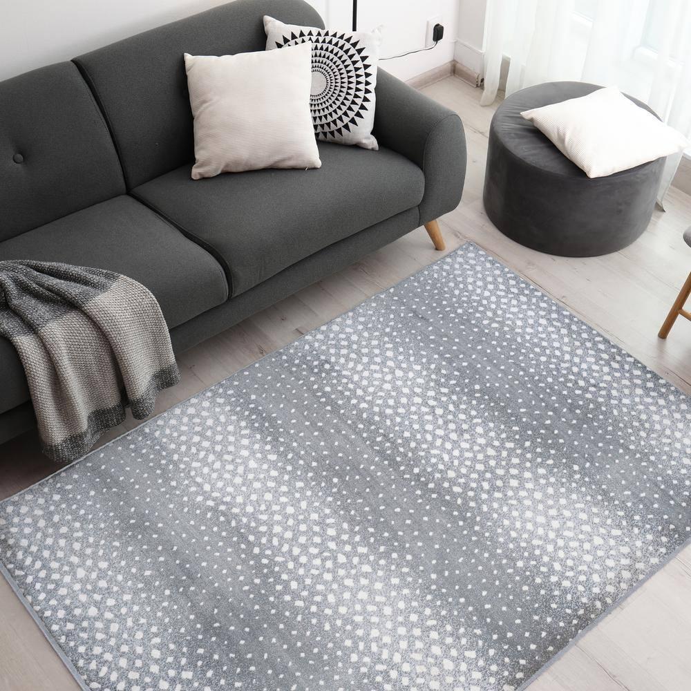 4'x 6' Antelope Modern Animal Area Rug, Gray/Cream - JONATHAN Y