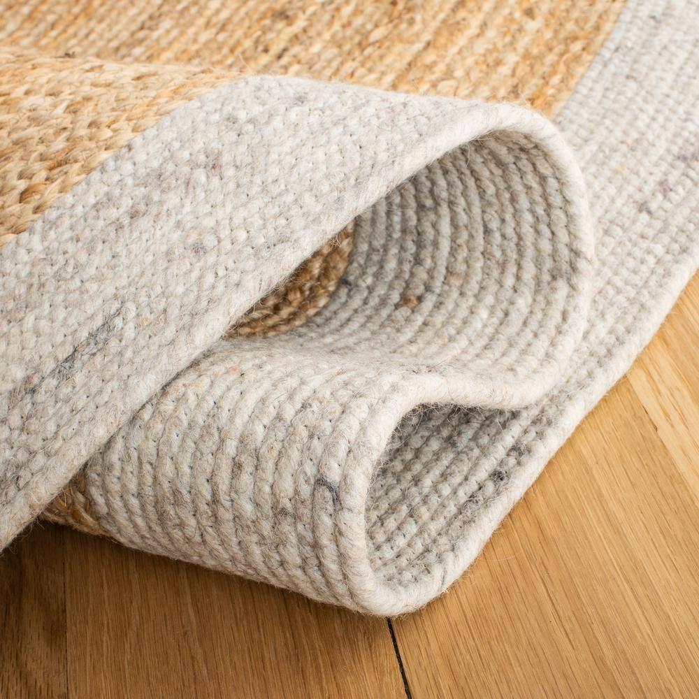 Braided BRD910 Hand Woven Indoor Area Rug - Beige/Natural - 5' Round - Safavieh