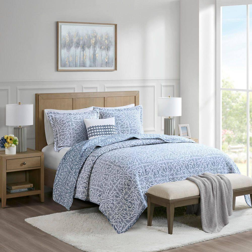 Madison Park Signature Madison Park Signature Harmony Oversized Reversible Matelasse Quilt Set with Throw Pillow