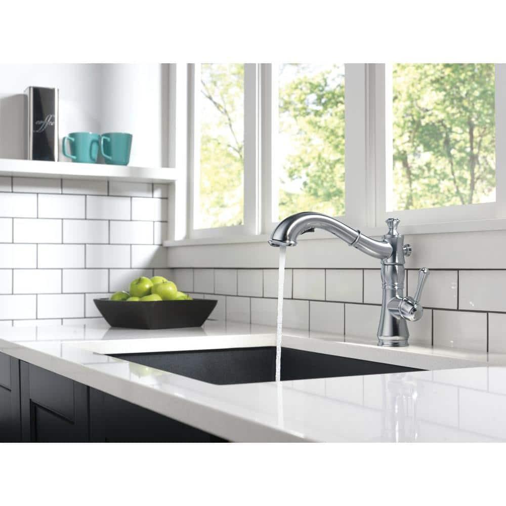 Delta Cassidy Single Handle Pull-Out Kitchen Faucet in Arctic Stainless 4197-AR-DST