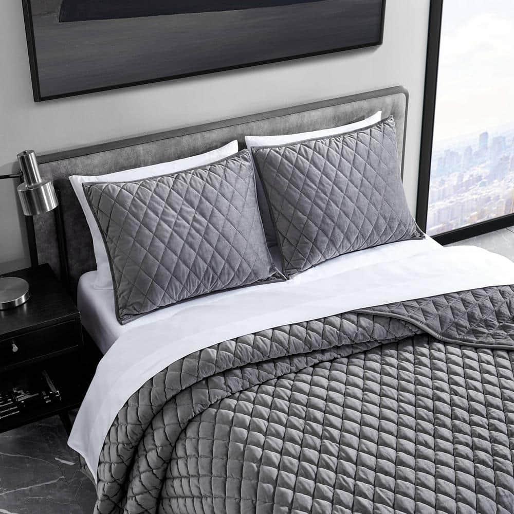 Vera Wang Vera Wang Diamond Velvet Quilt Set
