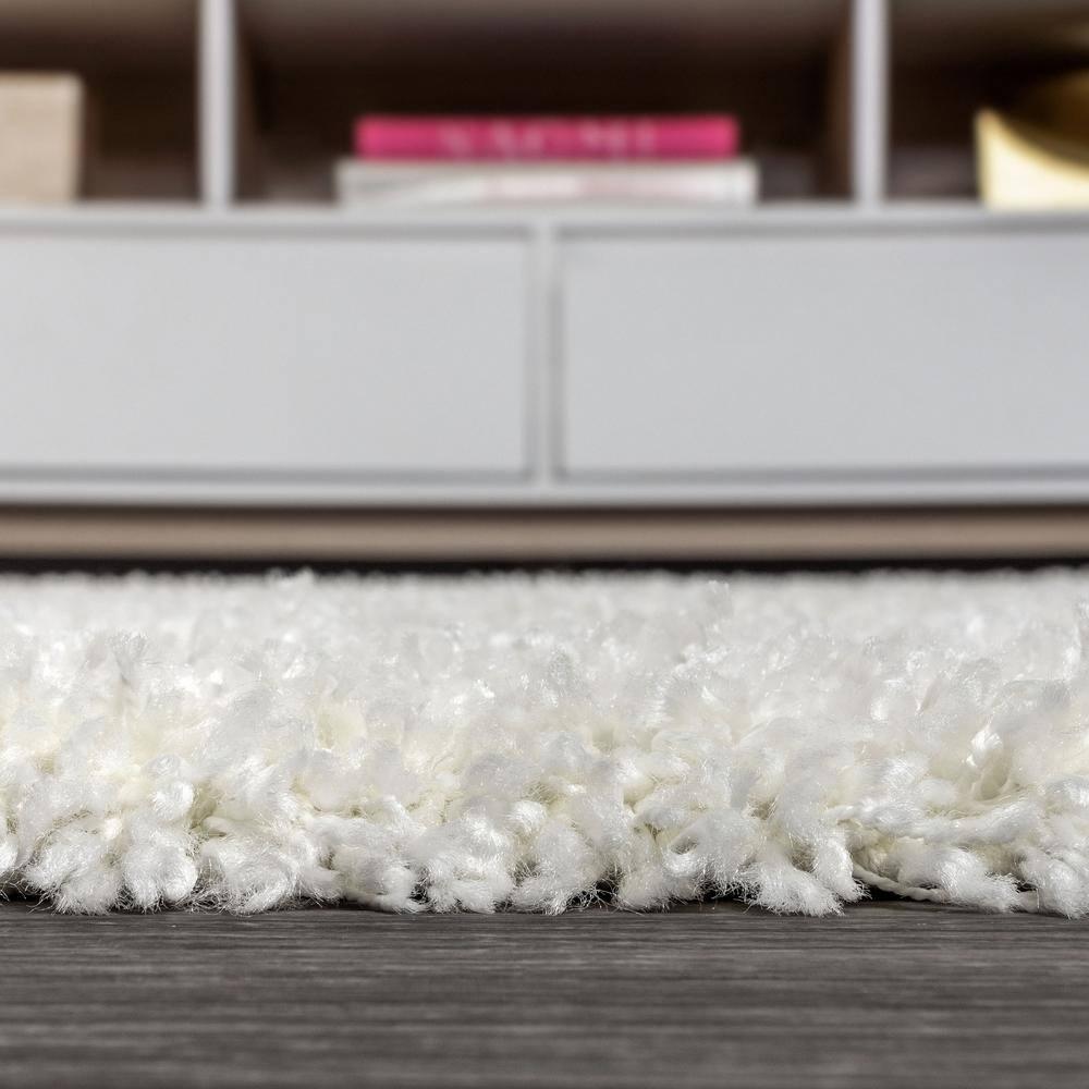 5'x8' Mercer Shag Plush Area Rug, White - JONATHAN Y